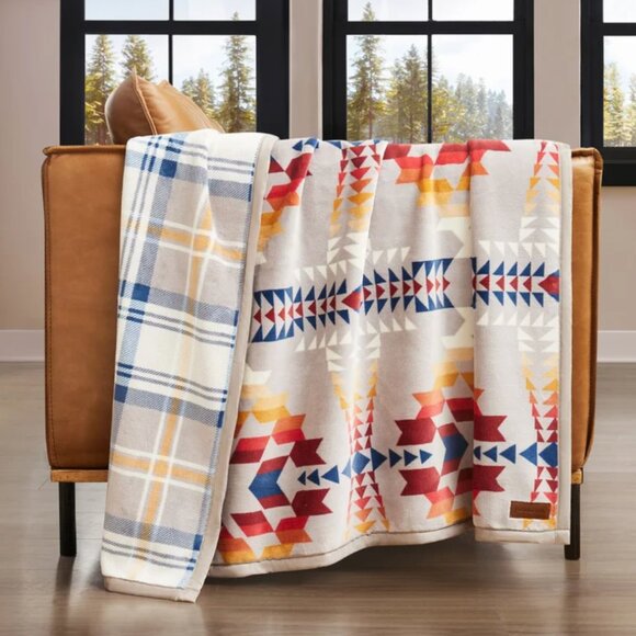 Pendleton Reversible Plush Throw Legend Lake Gray - Picture 6 of 7